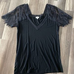 Black top size medium